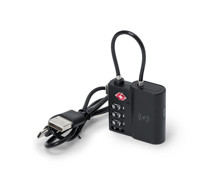 Černý chytrý zámek TSA s lokátorem a USB kabelem.