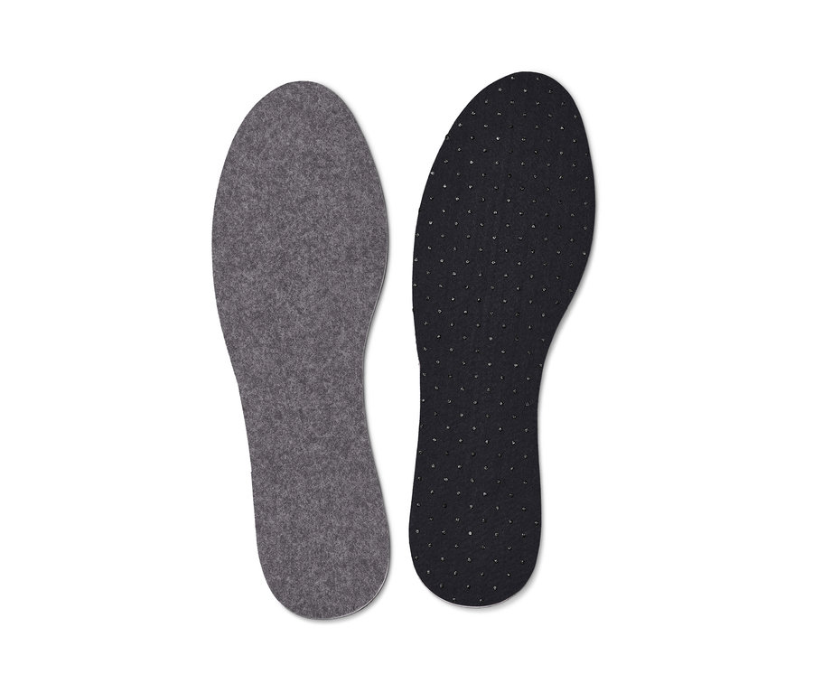 Dvě termoizolační vložky do bot, jeden šedý a jeden černý.