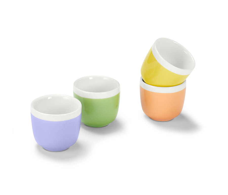Čtyři kalíšky na vajíčka: fialový, zelený, oranžový a žlutý.