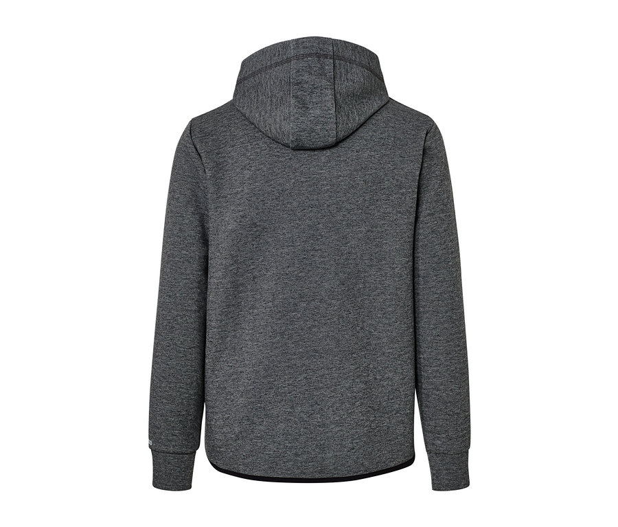 Pohled zezadu na funkční mikinu s kapucí.