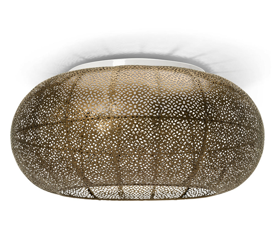 Zlaté stropní svítidlo s ozdobným perforovaným vzorem.