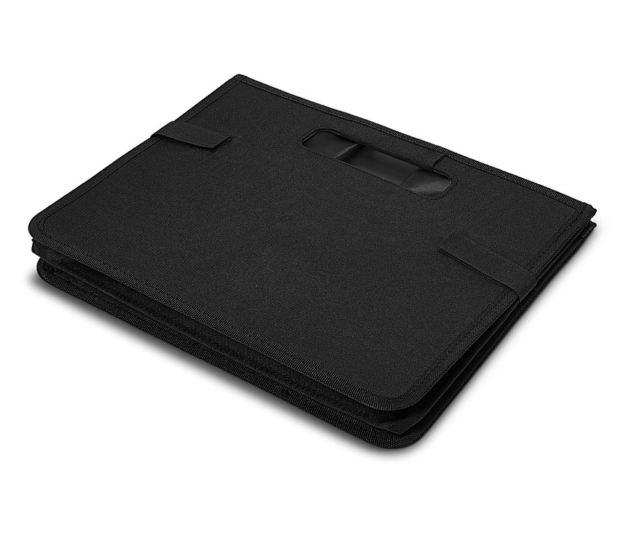 Černá skládací taška s držadlem na bílém pozadí.