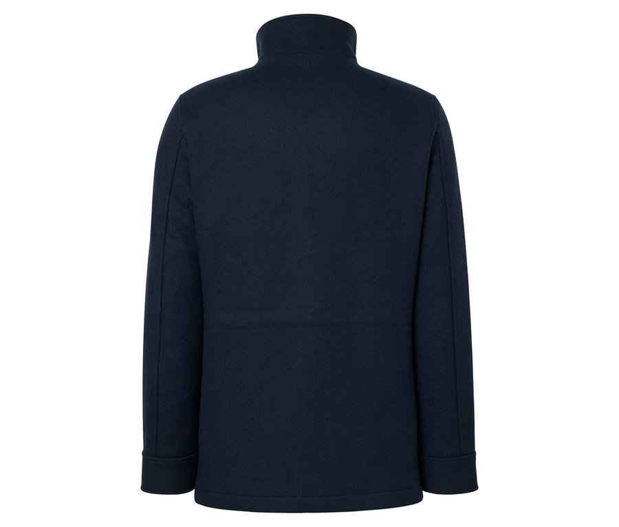 Zadní pohled na tmavě modrý kabát se stojáčkem.