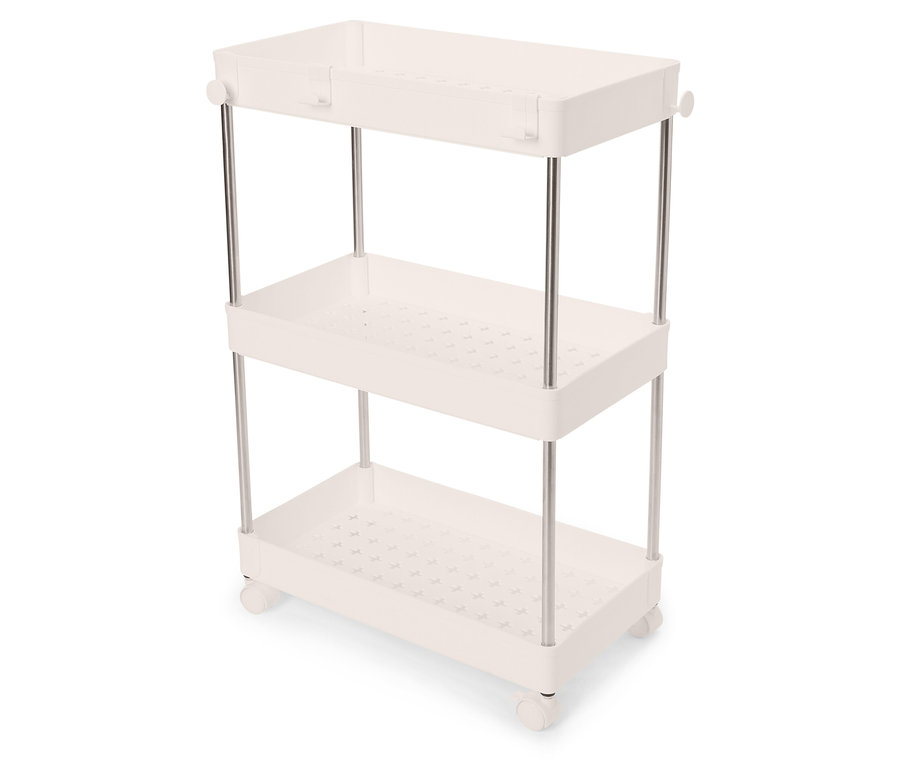 Bílý třípatrový úložný vozík se stříbrnými kovovými tyčemi a kolečky.