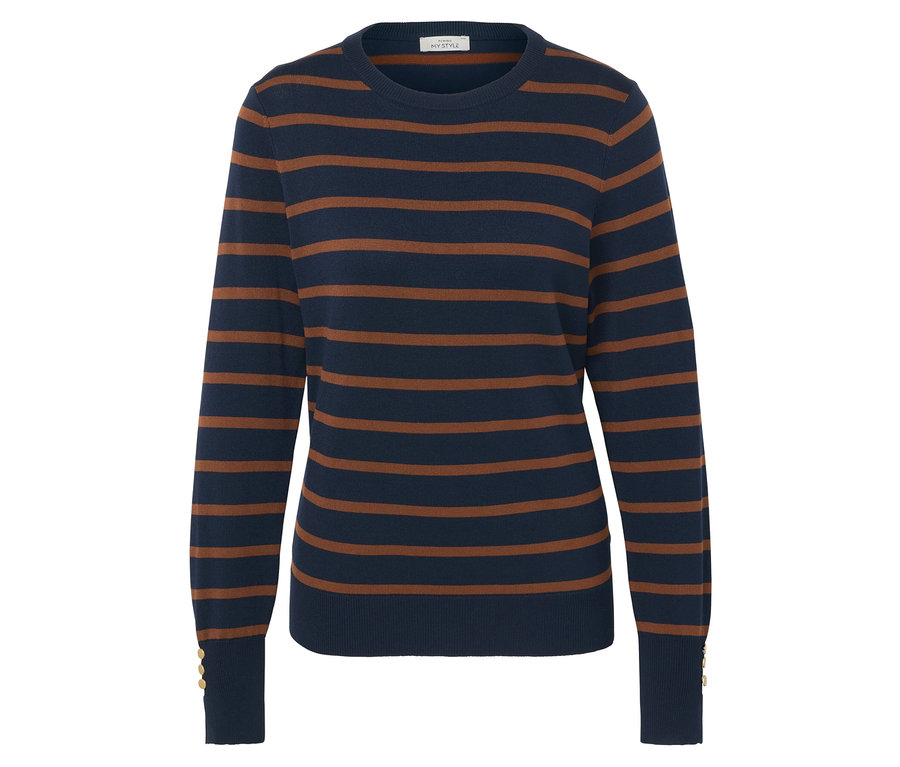 Modrý svetr s hnědými pruhy.