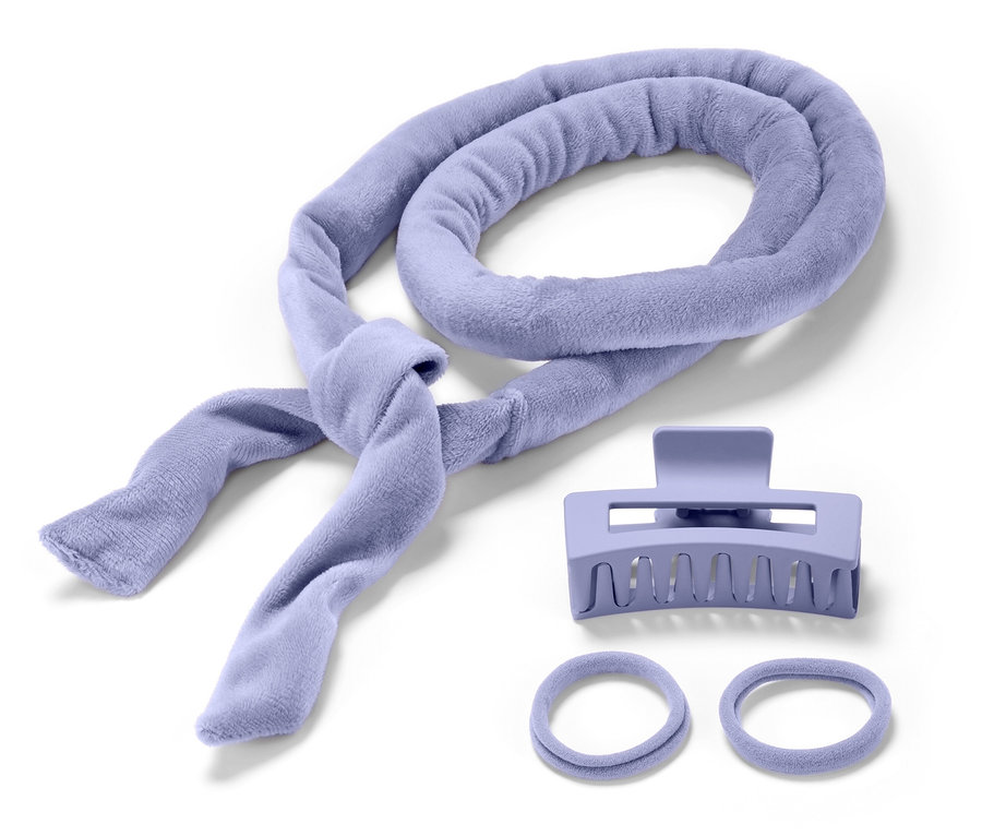 Froté natáčka na vlasy, skřipec a dvě gumičky v lila barvě na bílém pozadí.