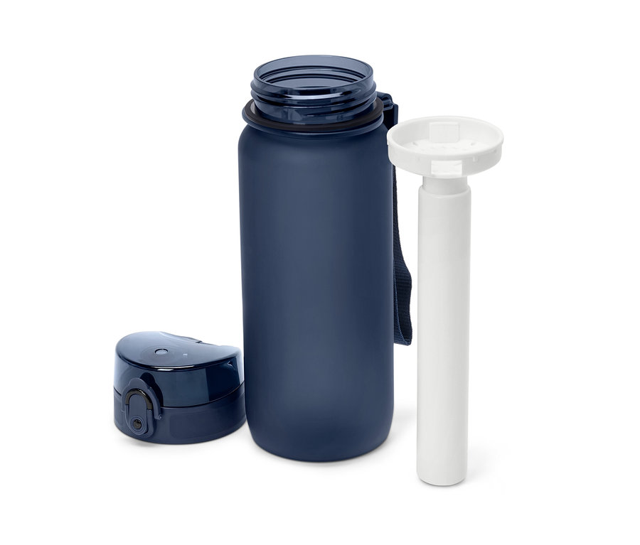 Modrá láhev na vodu s víčkem a bílým filtrem.
