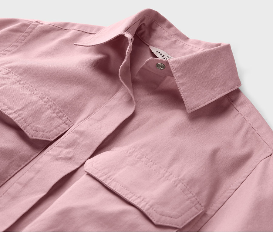 Detail dětského overalu.