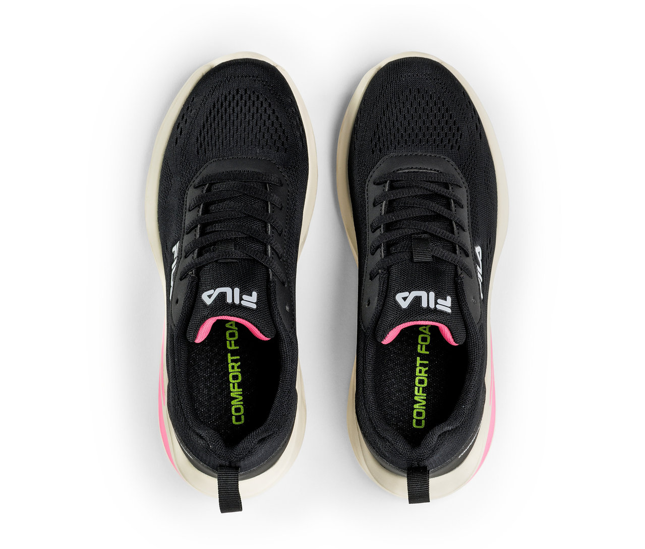 Pohled shora na dvoje černé dámské tenisky FILA Specctris.