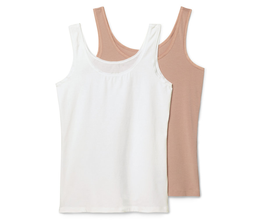 Dvě tílka leží na sobě, jedno je bílé a druhé světle hnědé.