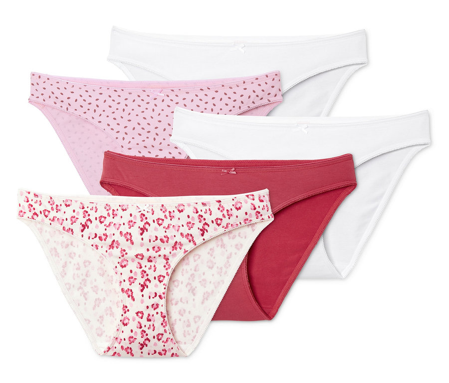 Pět kalhotek různých barev a vzorů.