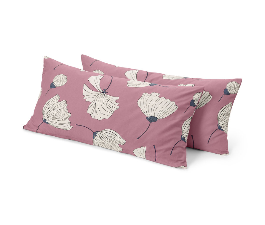 Dva povlaky na polštáře z mikrovlákna s květinovým vzorem na světle fialovém pozadí.