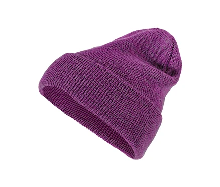 Fialová pletená čepice.