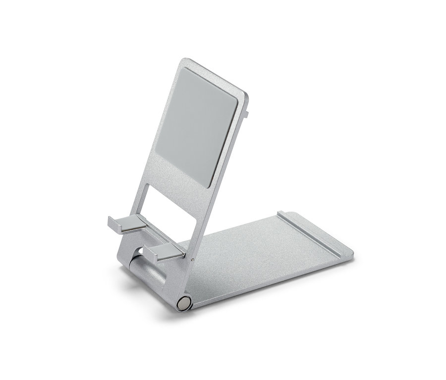 Stříbrný stojan na smartphone a tablet.