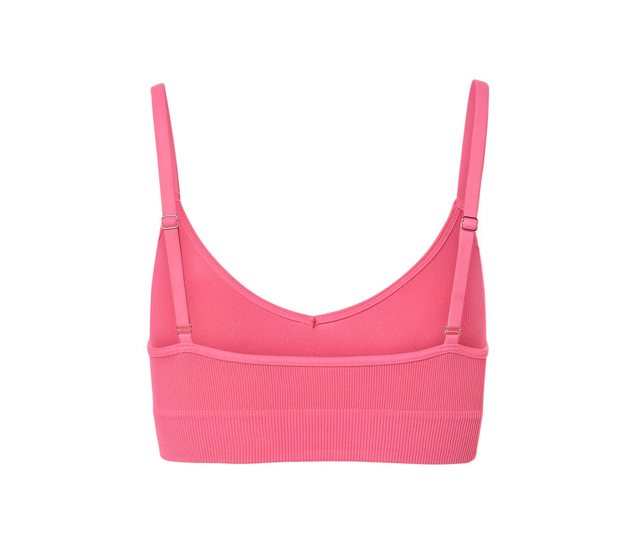 Detail růžové bezešvé podprsenky.