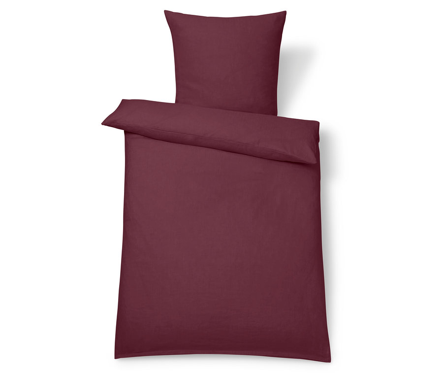 Lněné povlečení bobulové barvy standardní velikosti.