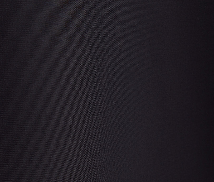 Černá texturovaná plocha.