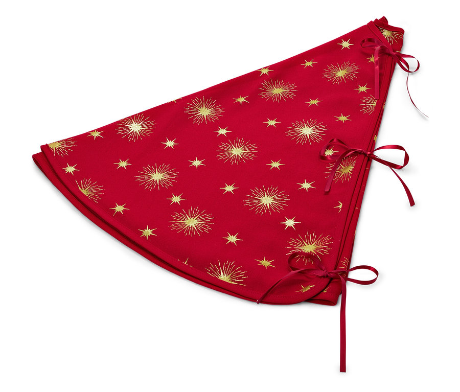 Červený obal na vánoční stromek se zlatými hvězdami a stuhami.