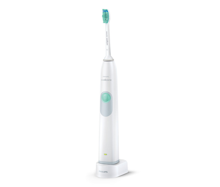 Elektrický sonický zubní kartáček Philips HX6221/21 „DailyClean 3100“ v bílé barvě na nabíjecí základně.