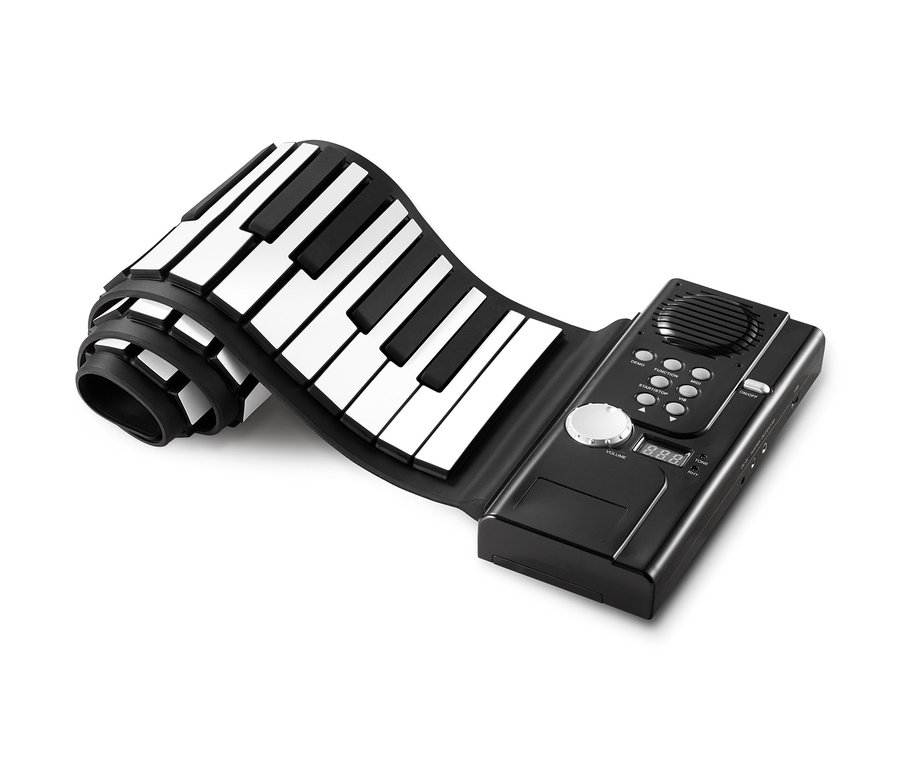 Černé elektronické rolovací piano s bílými a černými klávesami.