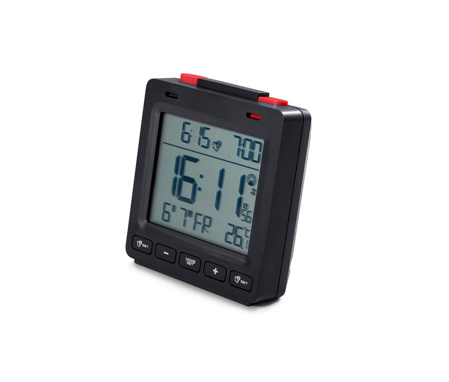 Černý digitální budík řízený rádiovým signálem zobrazuje čas 16:11.