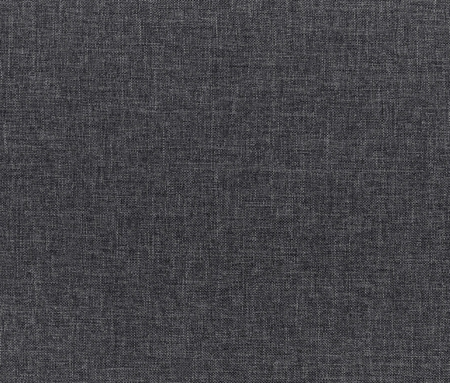 Detailní záběr šedé dvoumístné pohovky ze dřeva s certifikací FSC®. 