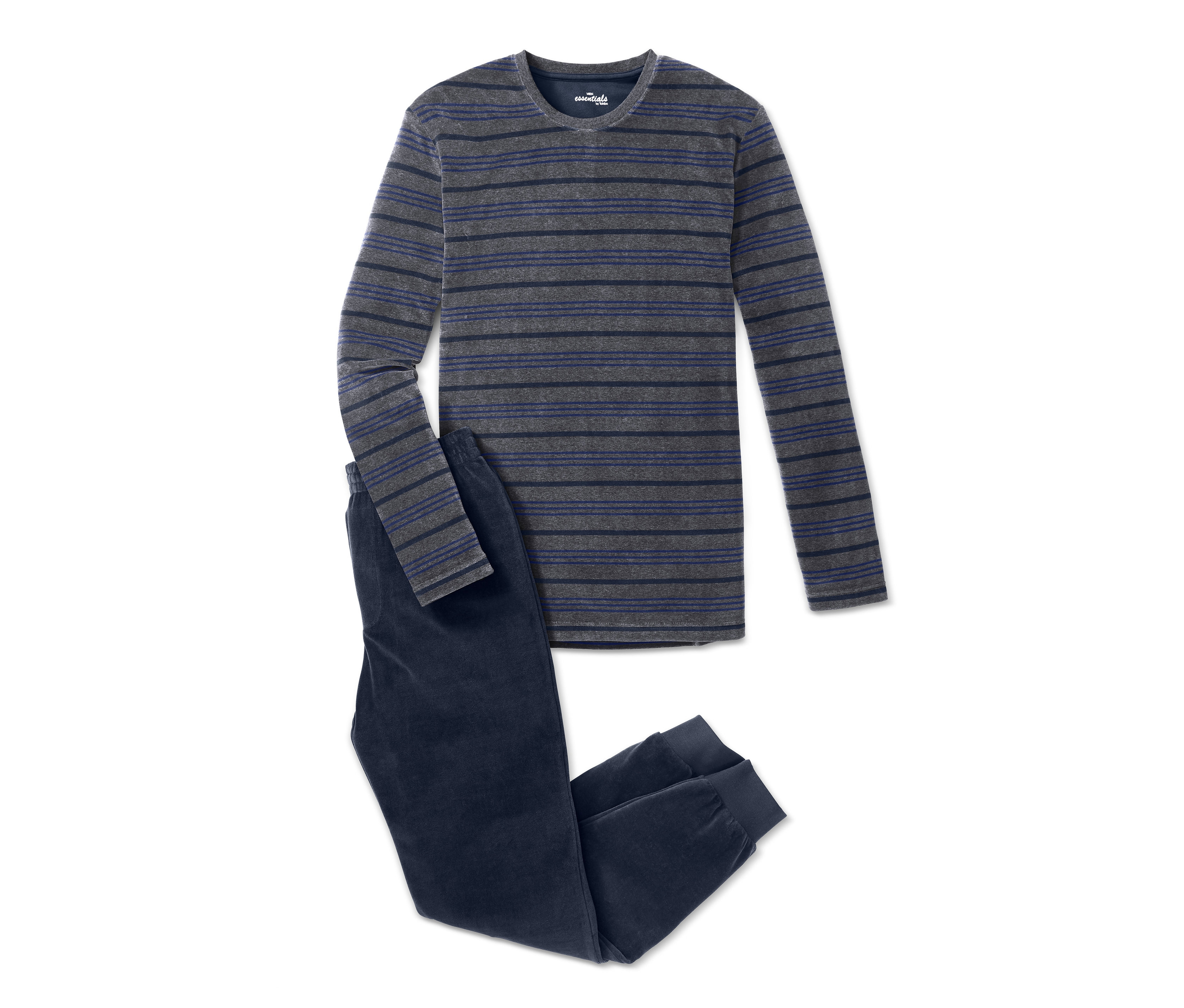 Pruhované plyšové pyžamo.