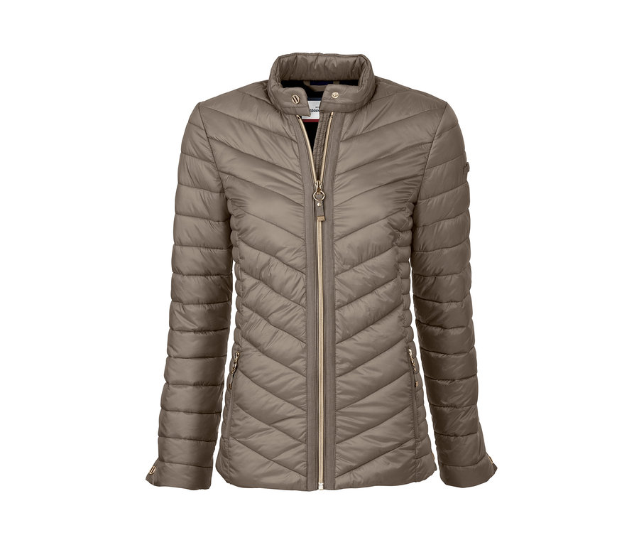 Prošívaná bunda s prošíváním ve tvaru V a zipem uprostřed.