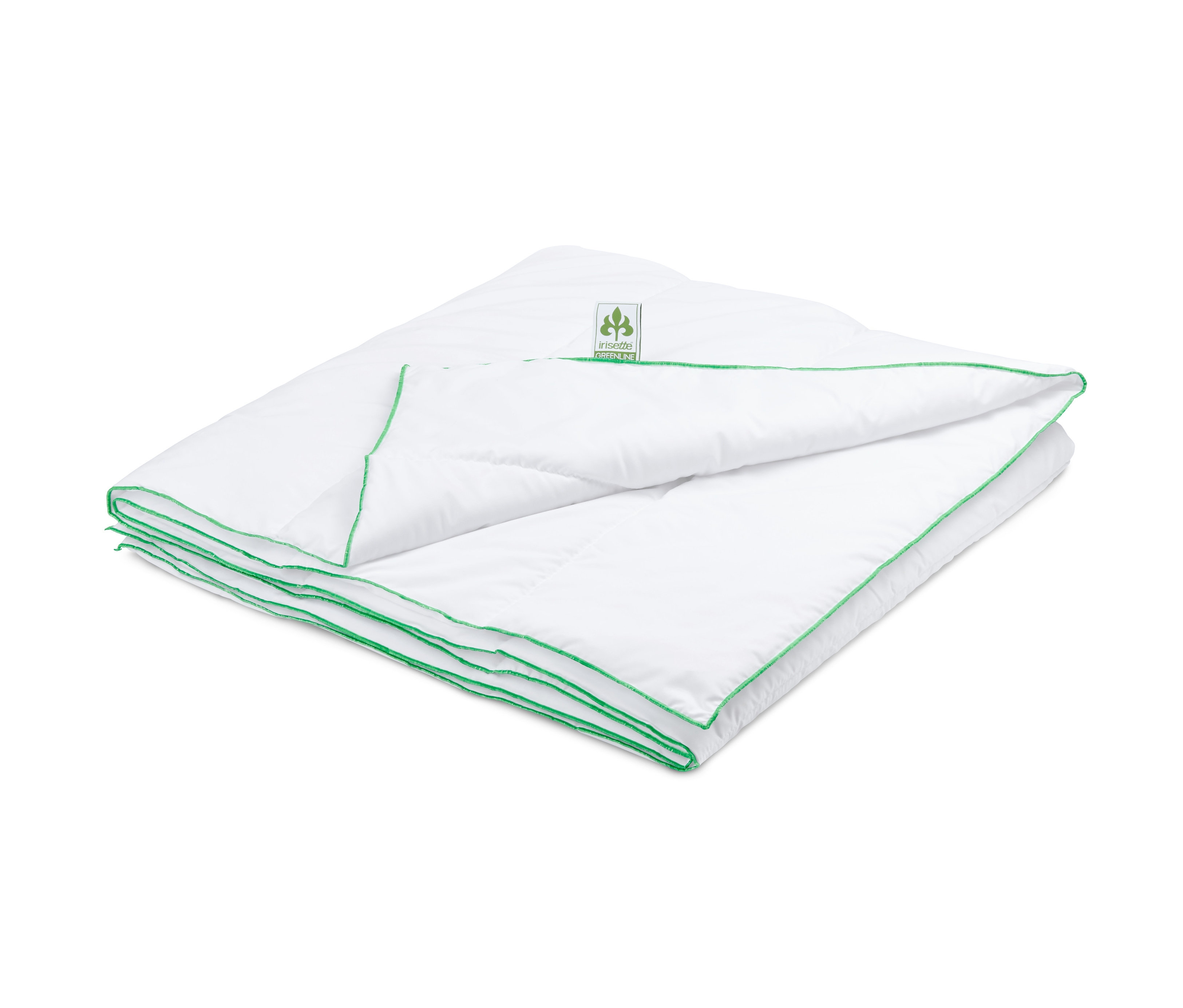 Složená bílá přikrývka irisette® greenline se zeleným lemem.