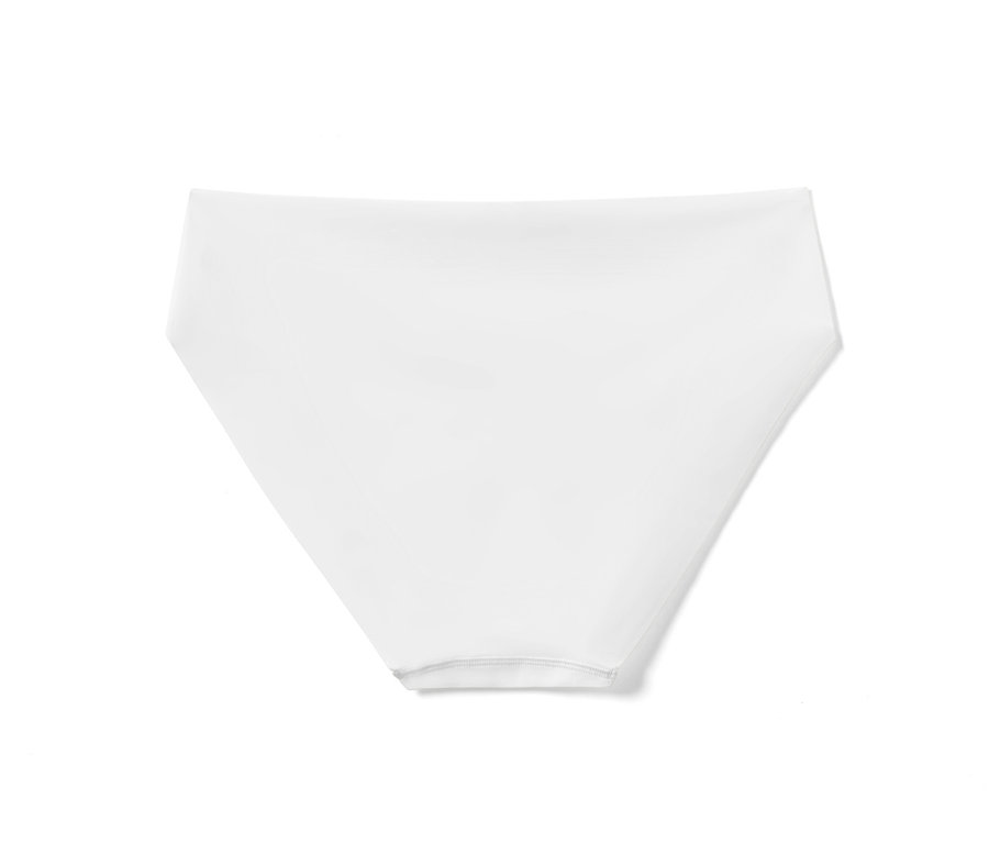 Bílé kalhotky Magic Cut, 5 ks na bílém pozadí.