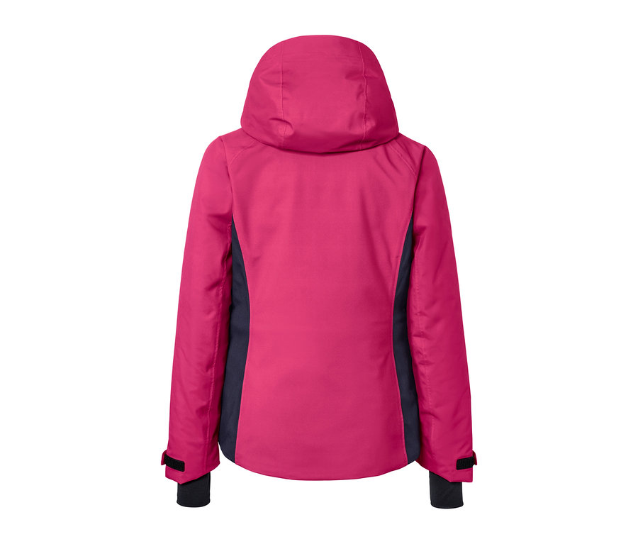 Zadní pohled na lyžařskou bundu.