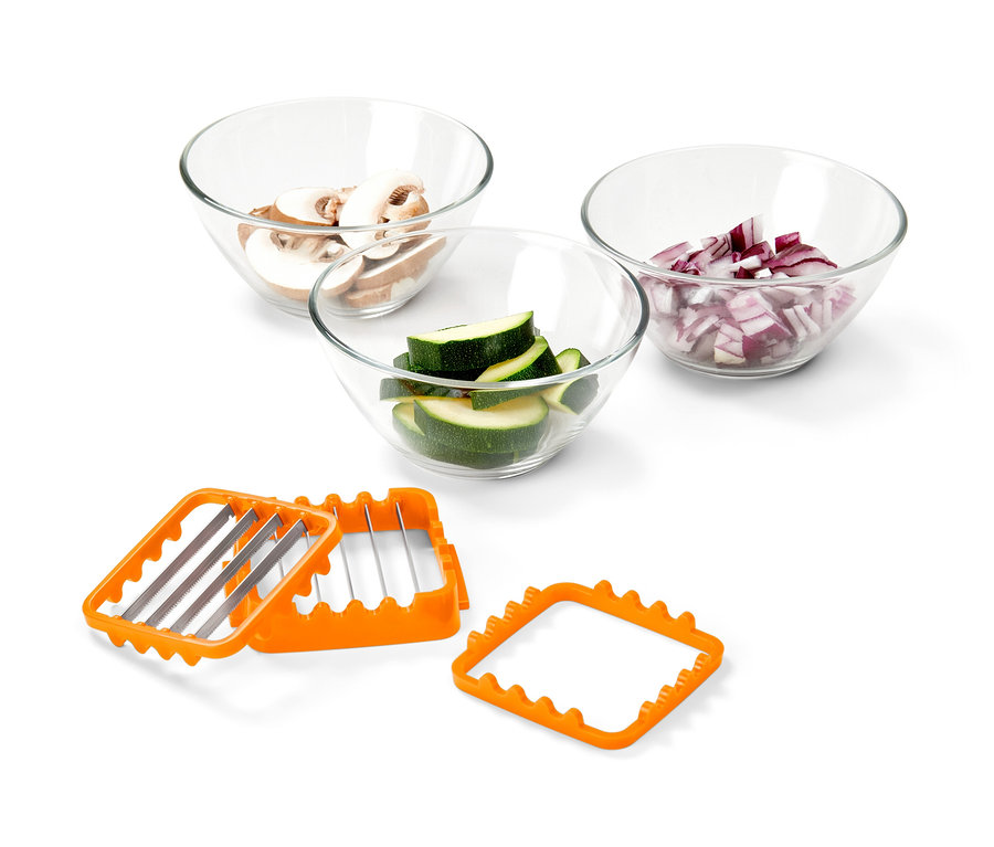 Nicer Dicer Quick XXL, 4dílná sada s nakrájenou zeleninou v miskách.