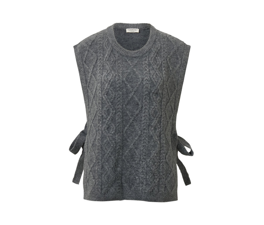 Šedá pletená vesta se šňůrkami na zavazování.