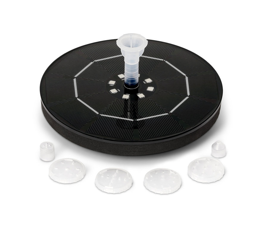 Plovoucí solární fontána s osvětlením na bílém pozadí.