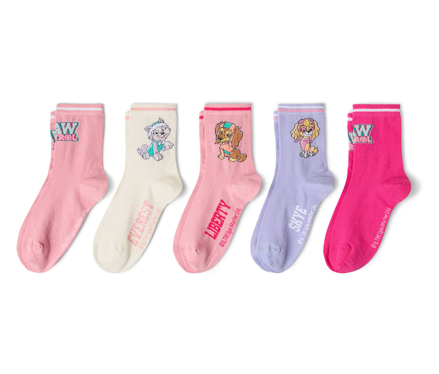 Pět párů ponožek různých barev s motivy Tlapkové patroly leží vedle sebe.