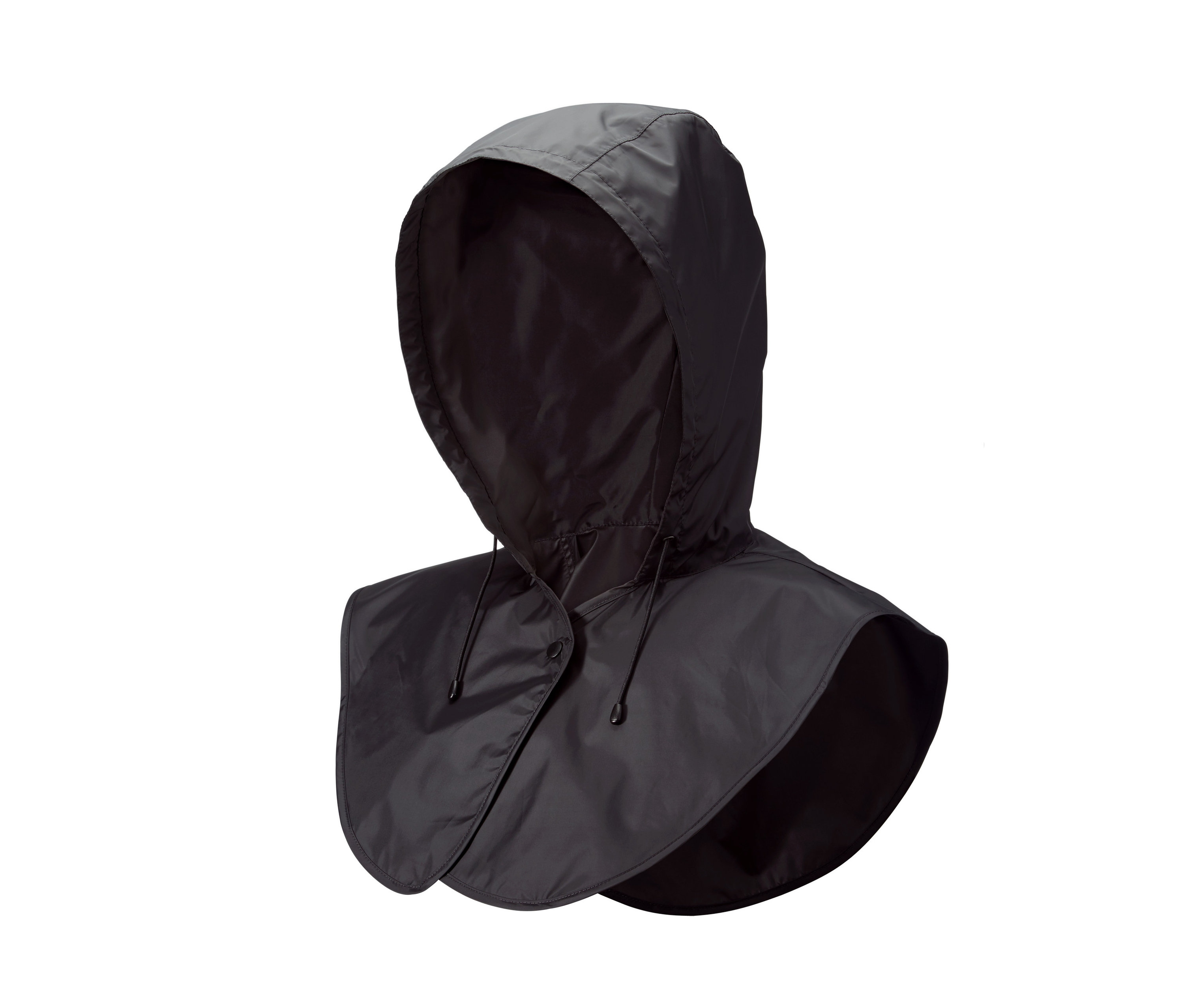 Černá kapuce do deště.