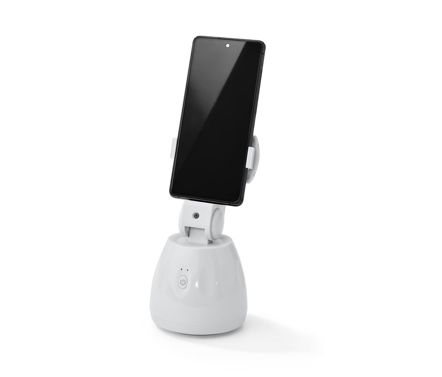 Mobilní telefon je umístěn v bílém držáku mobilního telefonu se senzorem pohybu.