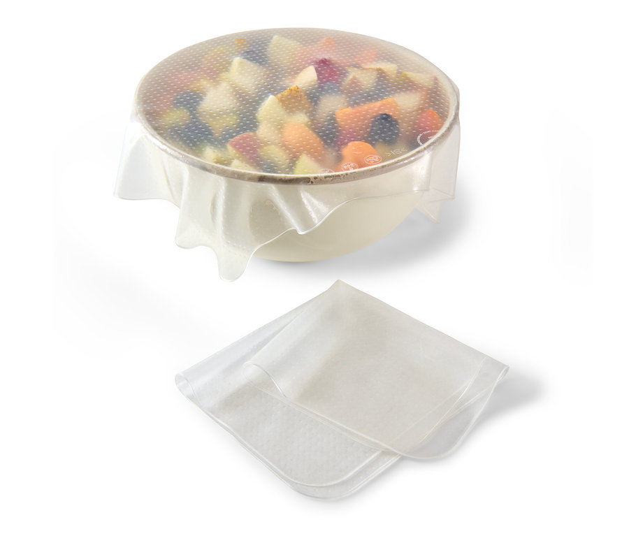 Mísa s ovocem zakrytá jednou ze dvou silikonových potravinářských fólií.