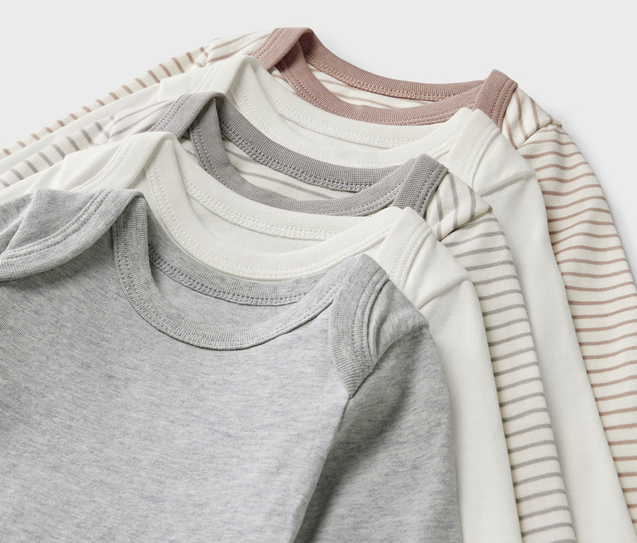 Detailní záběr na pět rostoucích body pro miminka.