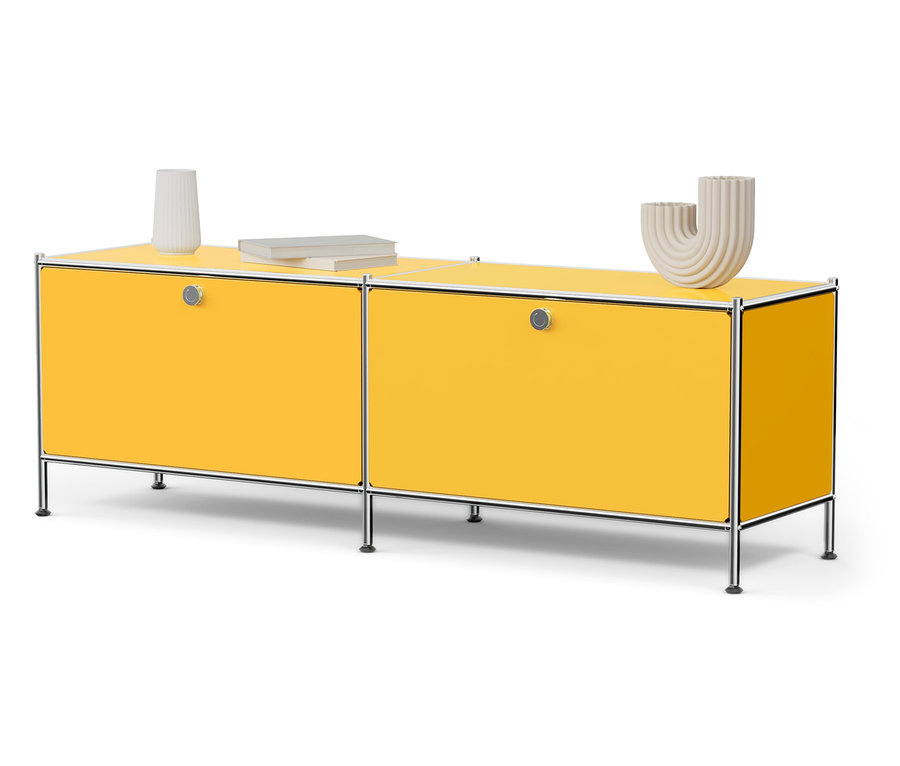 Žlutá TV skříňka se dvěma výklopnými přihrádkami.