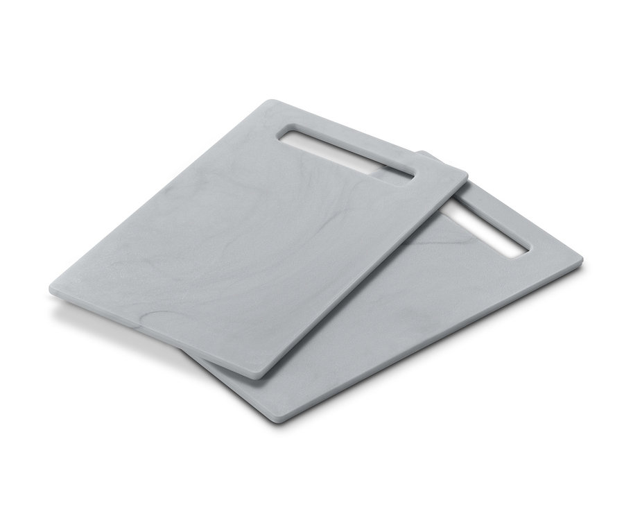 Dvě mramorové desky na krájení.