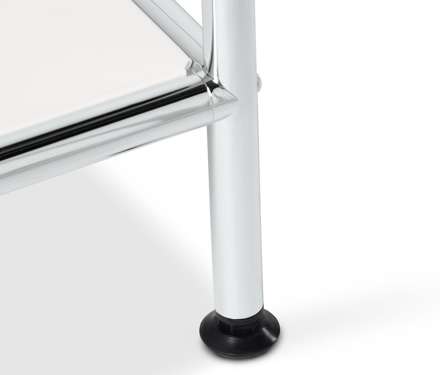 Detail kovového konzolového stolku »CN3« se 2 zásuvkami, bílá, s chromovanýma nohama a černou patkou.