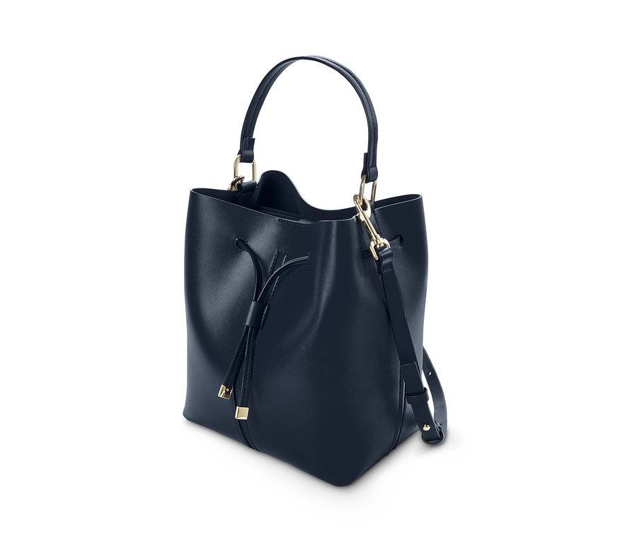 Tmavě modrá kabelka "Bucket Bag" s držadlem a stahovací šňůrkou.