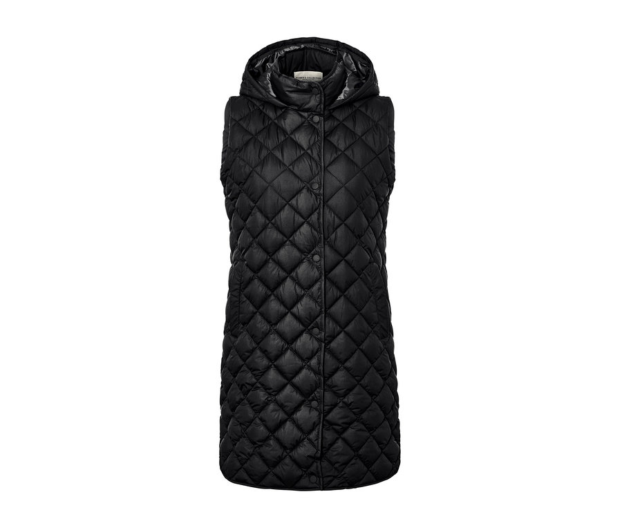 Černá dlouhá prošívaná vesta s kapucí.
