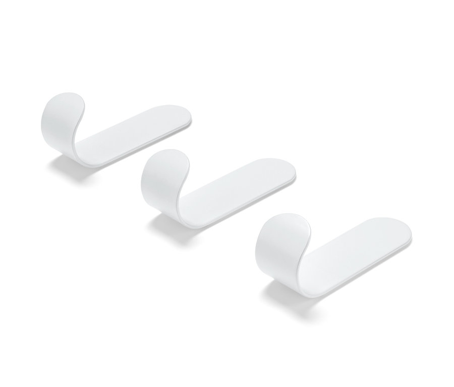 Tři samolepicí háčky.