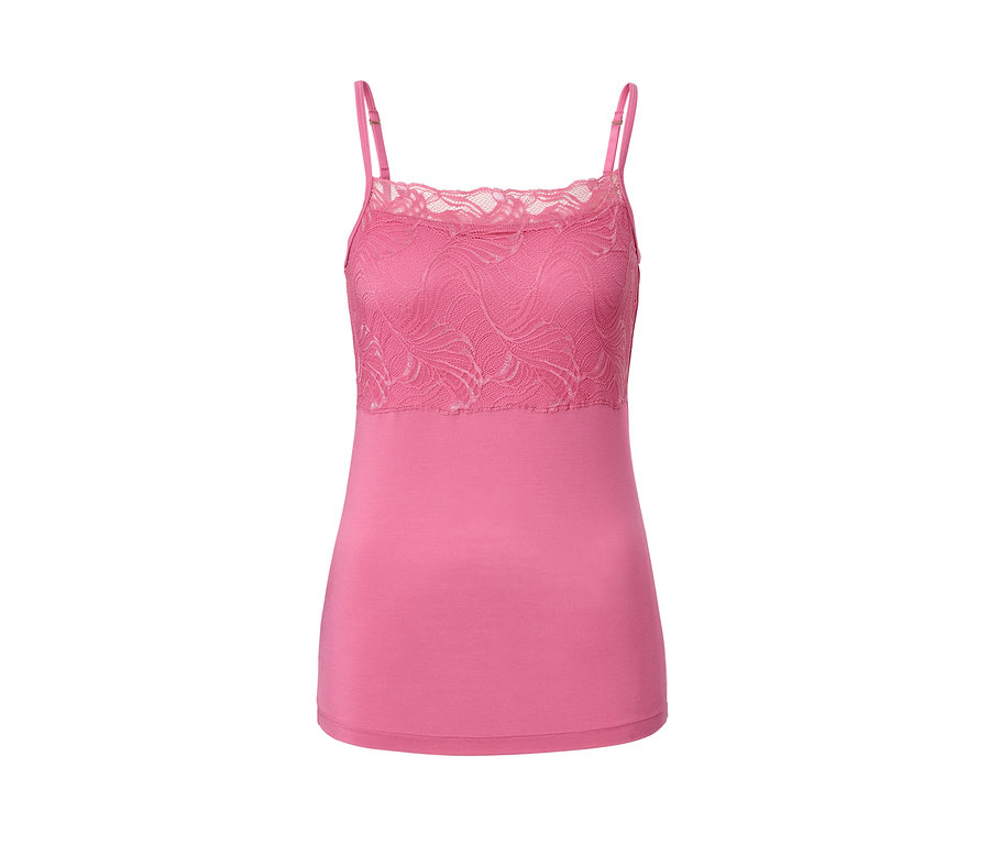 Světle růžová košilka z modalu s krajkou na hrudi.