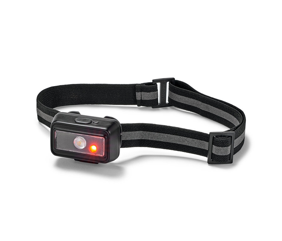 Detailní záběr kompaktní čelovky s černým elastickým popruhem a svítícími LED světly.