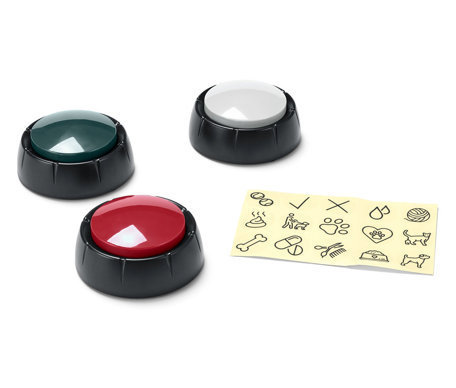 Tři tlačítka různých barev (zelená, bílá a červená) vedle žlutého papírku s černými kreslenými obrázky.