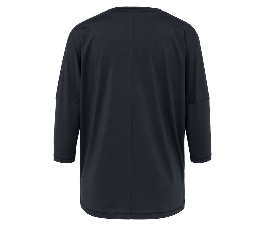 Detail zadní strany tmavě modrého trička s tříčtvrtečními rukávy.