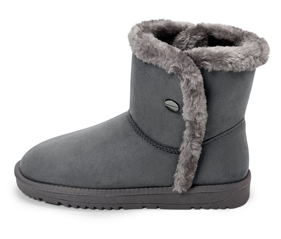 Šedá kotníková bota s kožešinovou podšívkou.